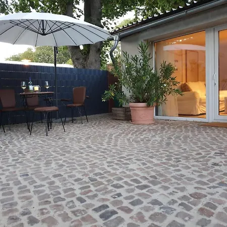 Hébergement de vacances Lindenhof, Zentrumsnah Mit Terrasse Und Grillmoeglichkeit Magdebourg